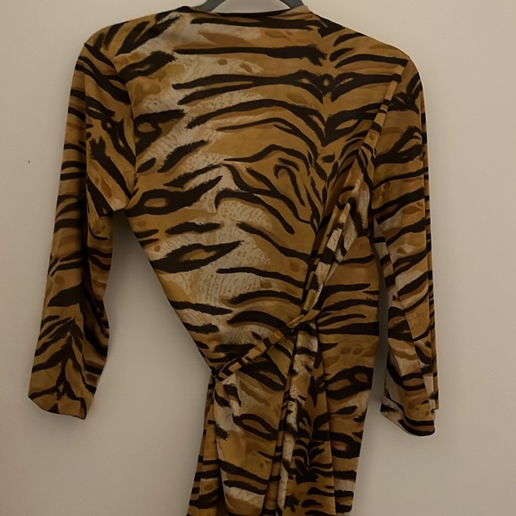 Tiger Print Wrap Top - Picture 3 of 4